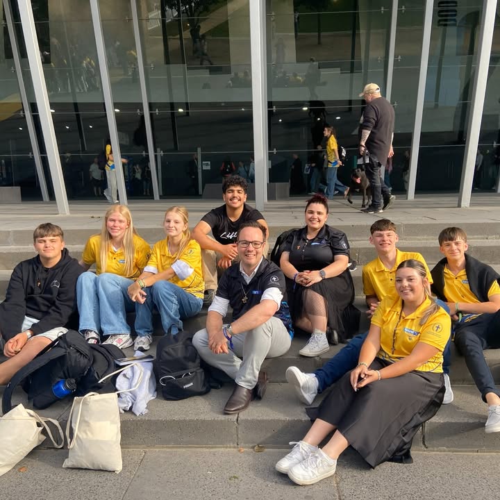 426118849529748_1367982838676673-1