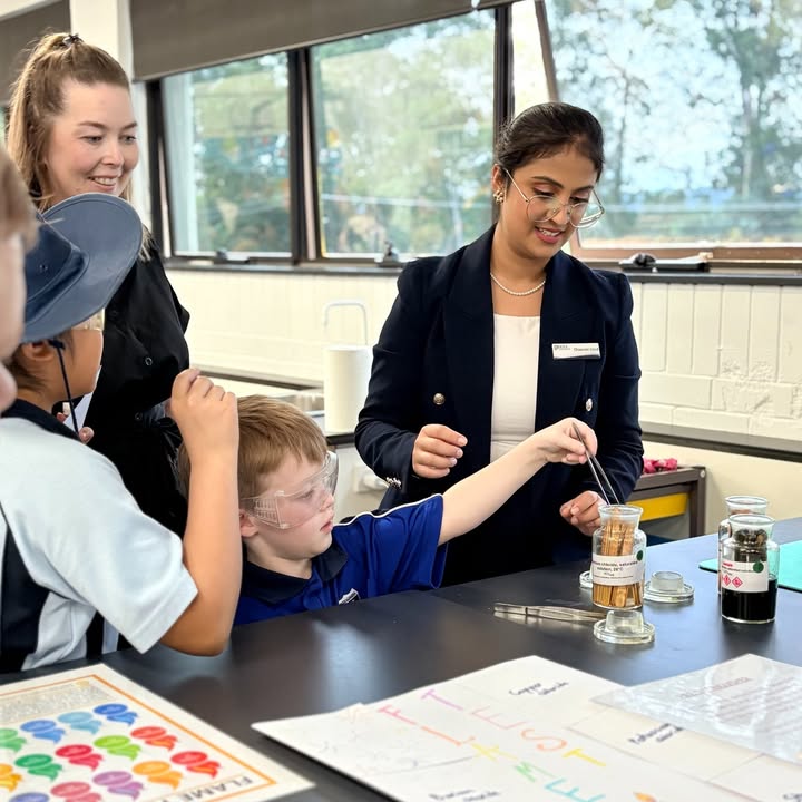 426118849529748_1426018612873095-1